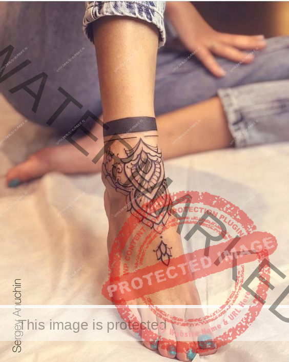 socks clip Incorporate Tatuaje FETE pe PICIOR - Top 50+ idei de tatuaje pentru fete !